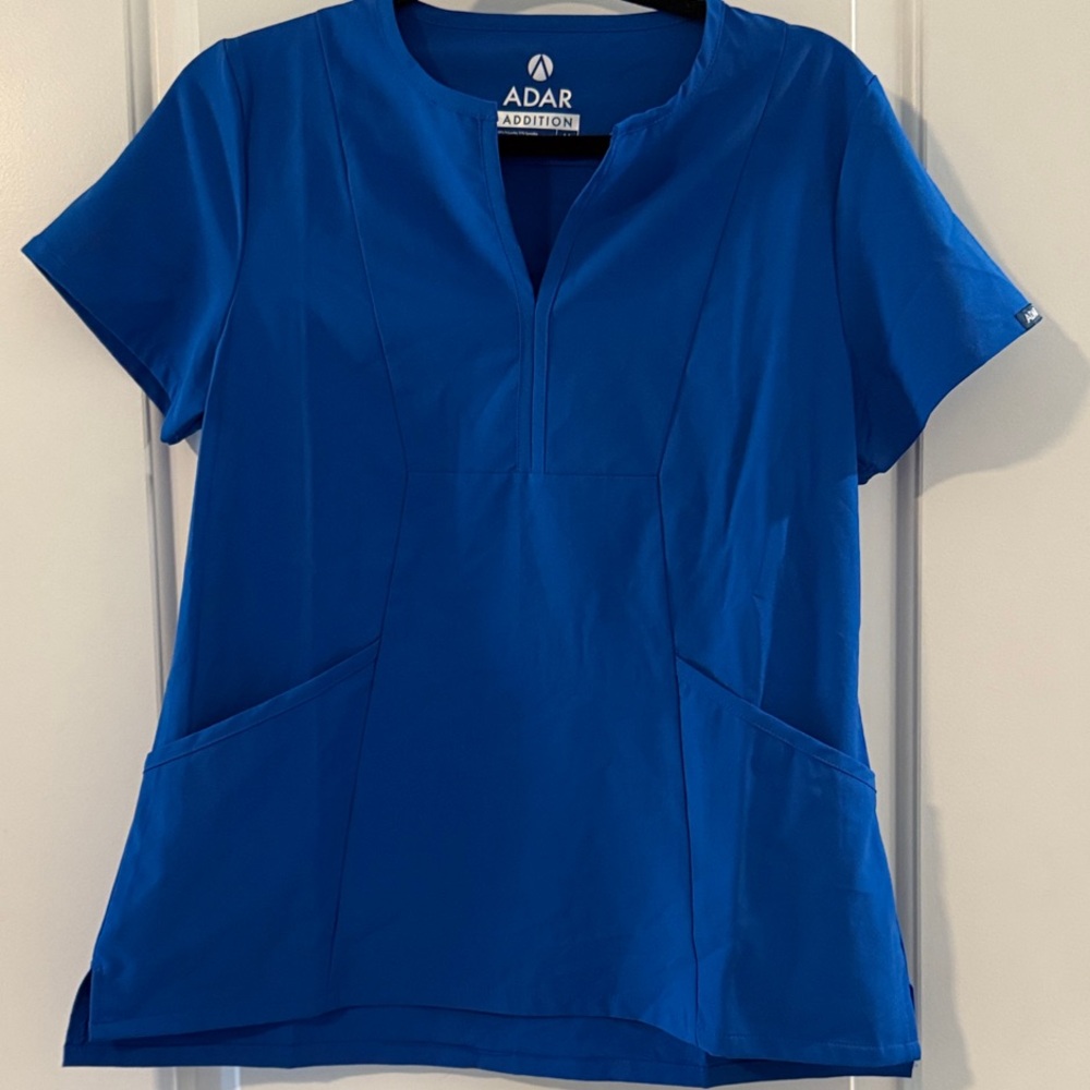 Adar Addition Scrub Top Medium